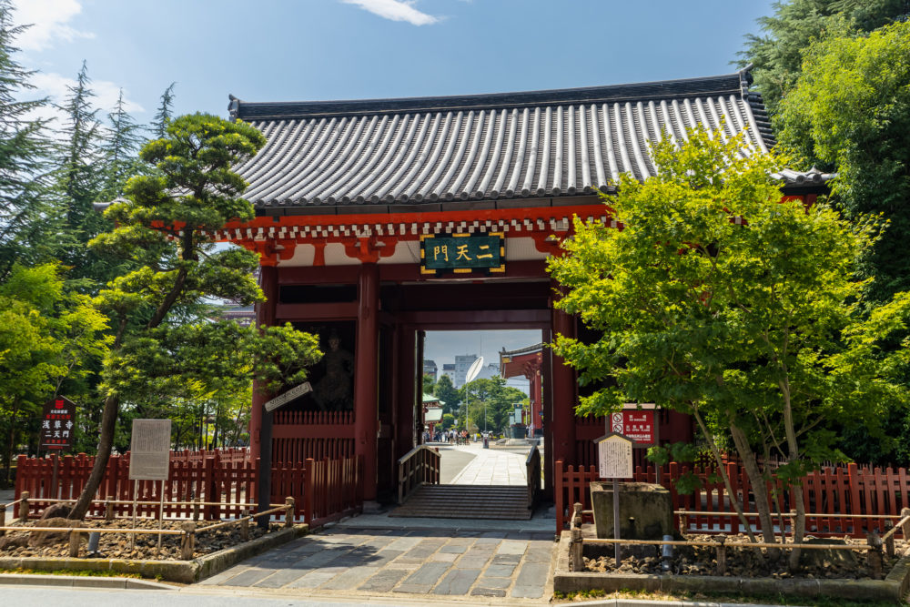 Nitenmon Gate at Sensoji Temple (Taito, Tokyo)